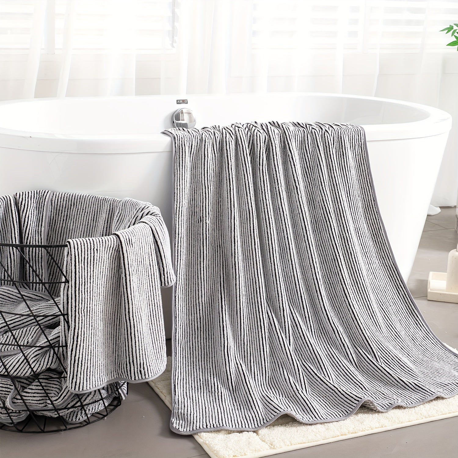 4 Piece Oversized Striped Bath Towel Set 35 x 70 Inches 750 GSM, Highly Absorbent & Quick Dry & Ultra-soft Showering Towel for Gym Bathroom Spa, Ideal Bathroom Supplies, Include 4 Pack Extra Large Bath Sheet